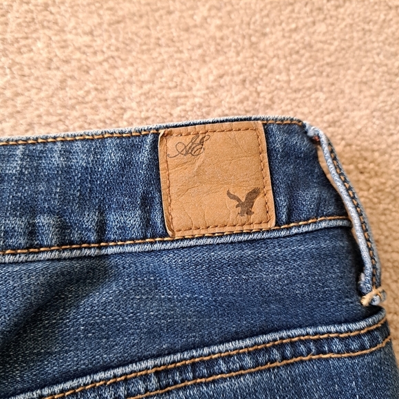 American Eagle Slouchy Jeans Women's 6 Blue Denim Relaxed Fit Mid Wash Jeans - Picture 13 of 14